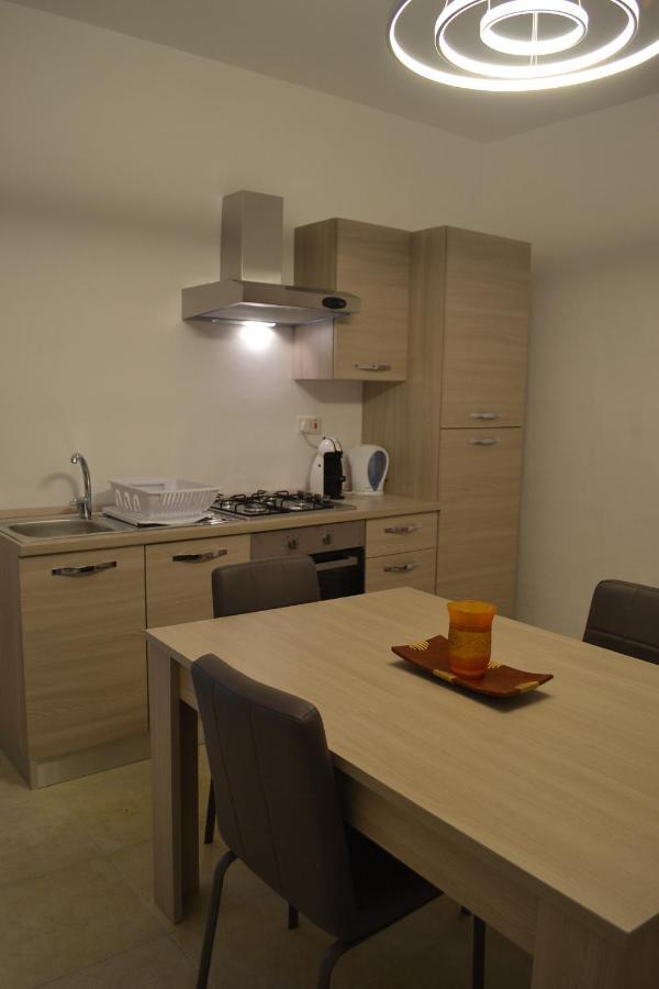 La Luna Town House Слима Екстериор снимка
